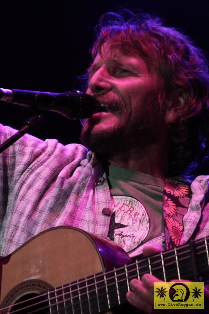 Hans Soellner (D) with Bayaman Sissdem 15. Chiemsee Reggae Festival - Übersee - Main Stage 15. August 2009 (7).JPG